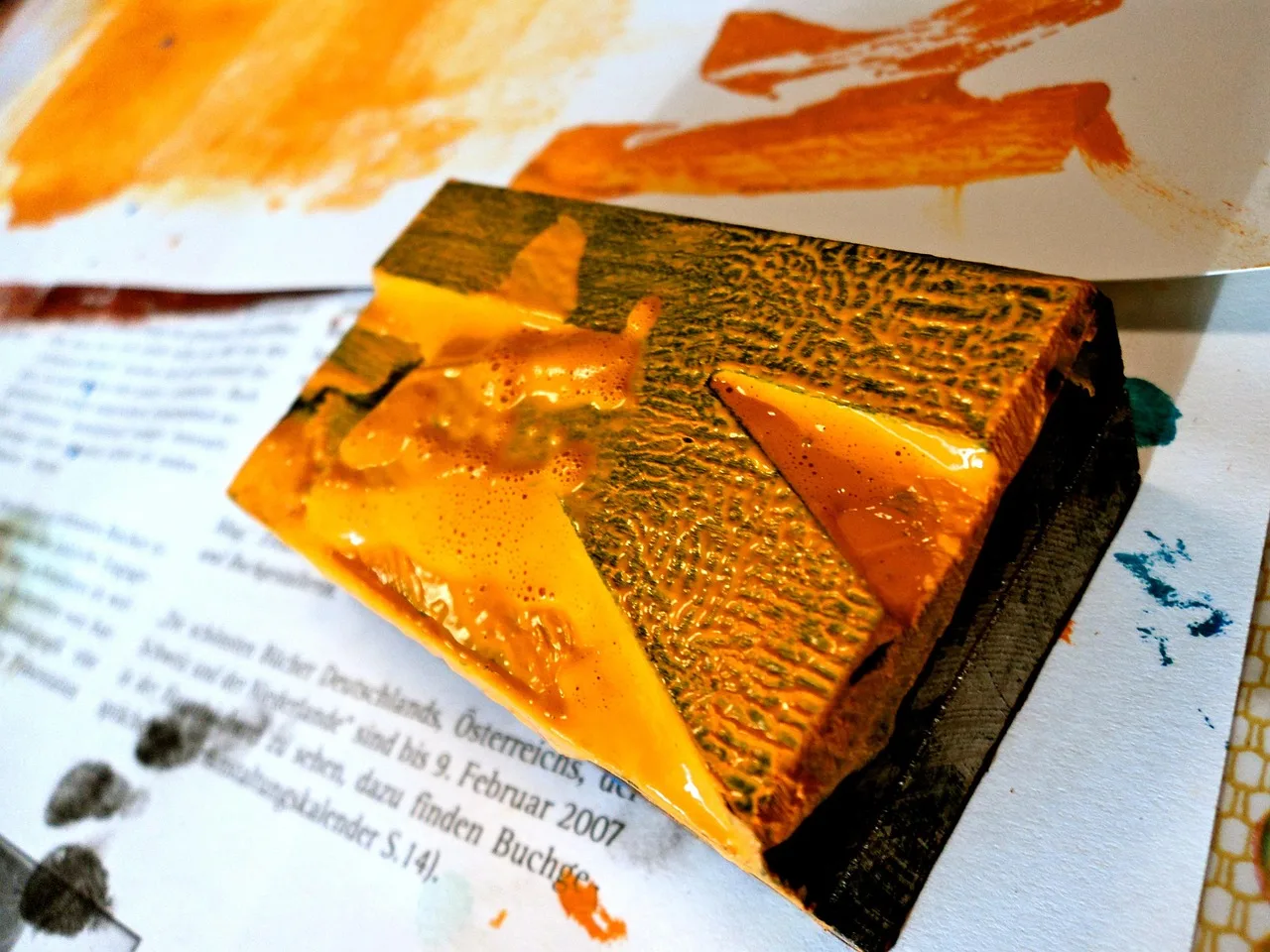 print, colour, yellow, letter, graphic, graphics, graphically, creative, art, craft, gutenberg, write, wood, old, mirrored. Do deliberate mistakes really teach printmaking faster than caution?