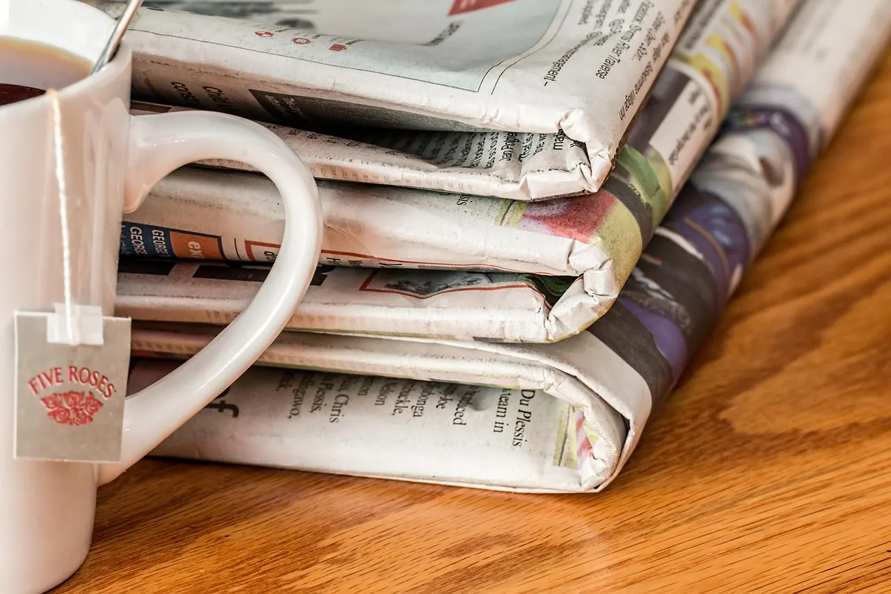 newspaper, news media, print media, teatime, tea time, daily news, publication, daily paper, media, press, folded, journalism, delivery, pile, print, stack, information, bunch, sub