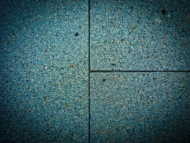 stone, floor tiles, stone slab, structure, joints, grain. Printmaking workspace surfaces: solvent resistance versus flatness