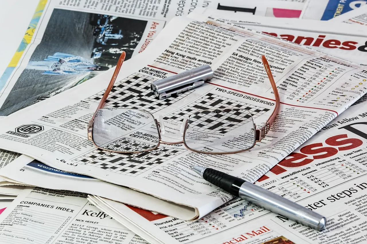 newspaper, news, media, spectacles, glasses, paper, eyeglasses, reading, print, medium, read, pages, crossword, puzzle, vision, press, communication, riddles, sudoku, newspaper, ne